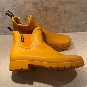 Tretorn short/yellow women’s rainboots, barely worn. Size 9. Spring’s coming!🌦️